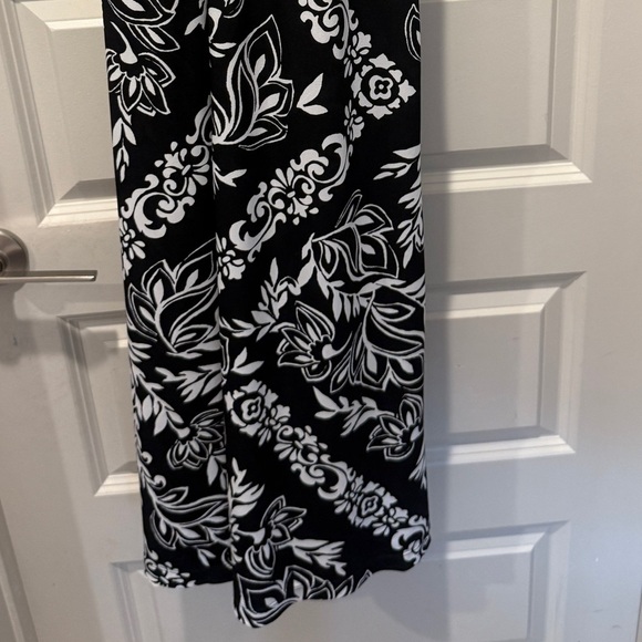 White House Black Market Black and White Maxi Dress - Picture 4 of 9